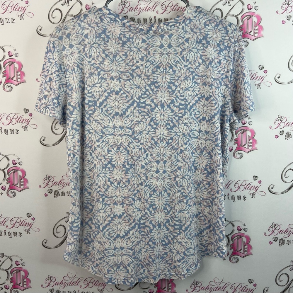 Mystyle tshirt top pockets floral Elegant Blue and White Floral Women's Tee - Picture 2 of 11